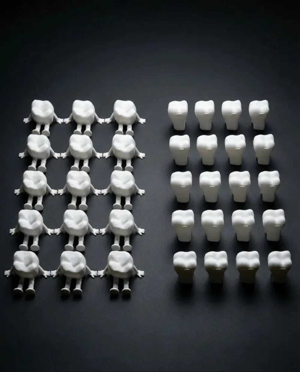 Figuras de diente articuladas y cajas de diente impresas en 3D, en filas